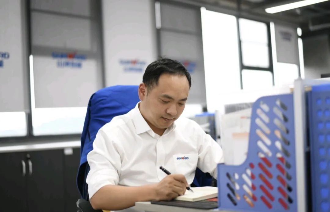 长沙市召开庆祝“五一”国际劳动节大会，开云官方注册-开云(中国)
智能1个人1集体获表彰！