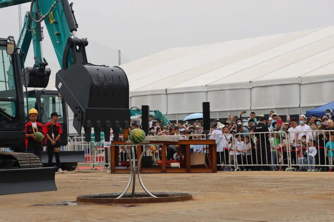 精品出击、互动不断！开云官方注册-开云(中国)
智能F系列挖掘机闪耀长沙展