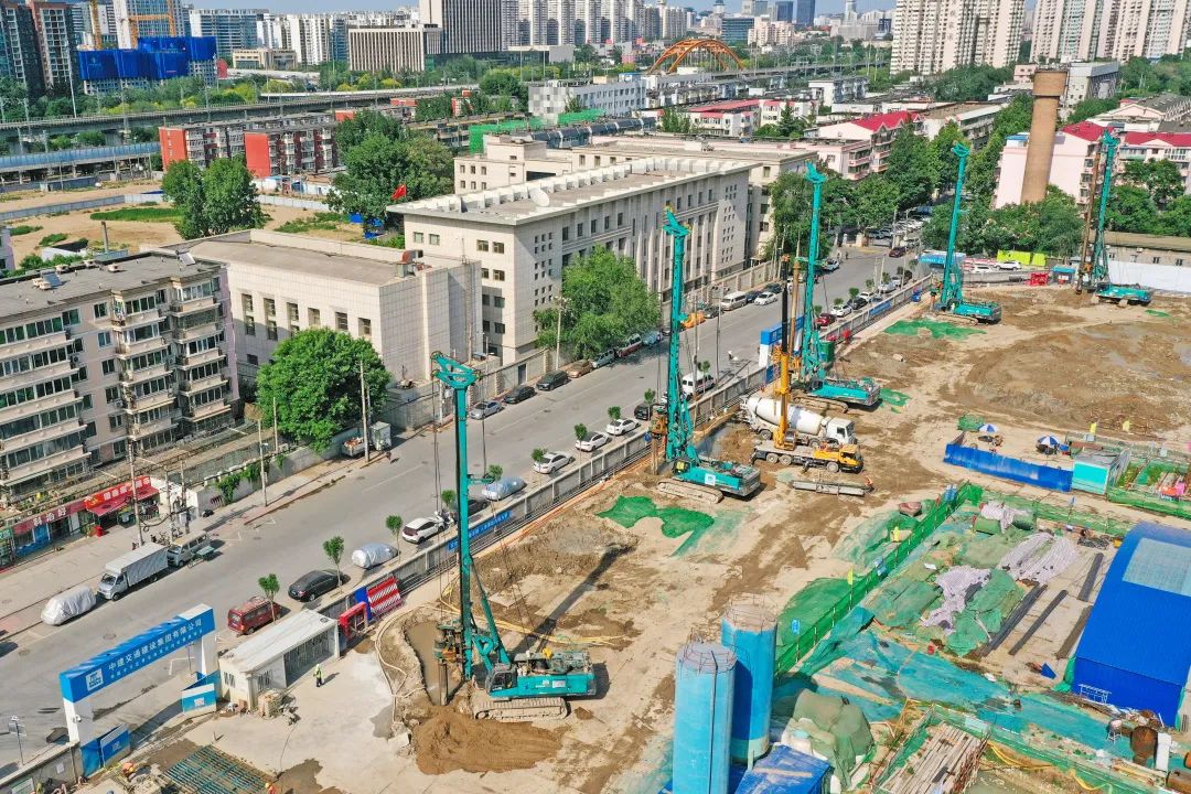 闪耀首都！开云官方注册-开云(中国)
智能旋挖钻机集群助力民生工程