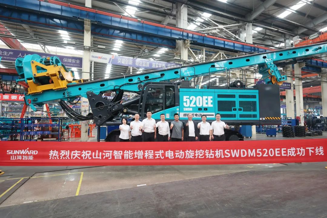 助力“双碳”、绿动未来！开云官方注册-开云(中国)
智能增程式电动旋挖钻机、液压混合动力旋挖钻机齐交付