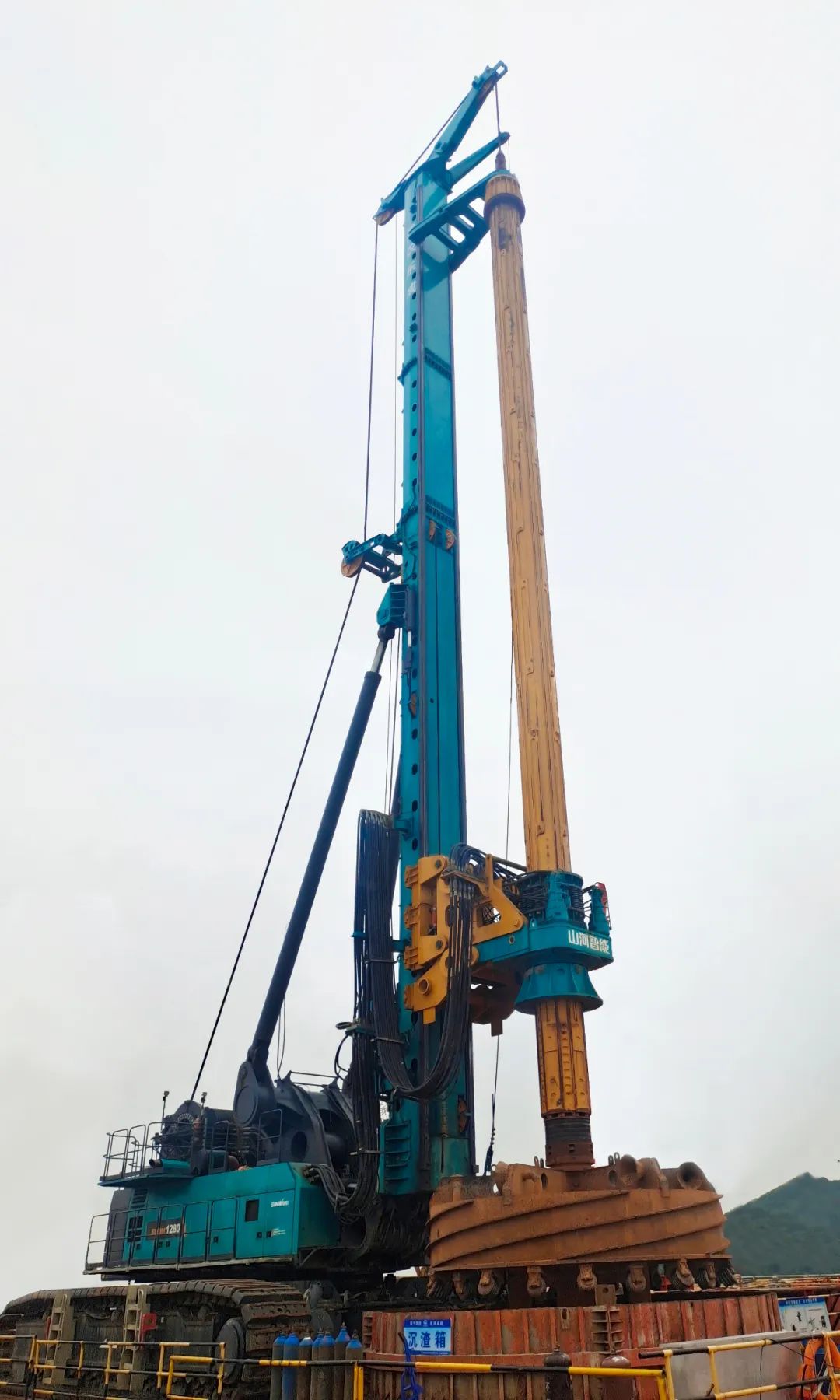 新战绩+1！开云官方注册-开云(中国)
智能超级旋挖钻机创6.3米直径钻孔新纪录