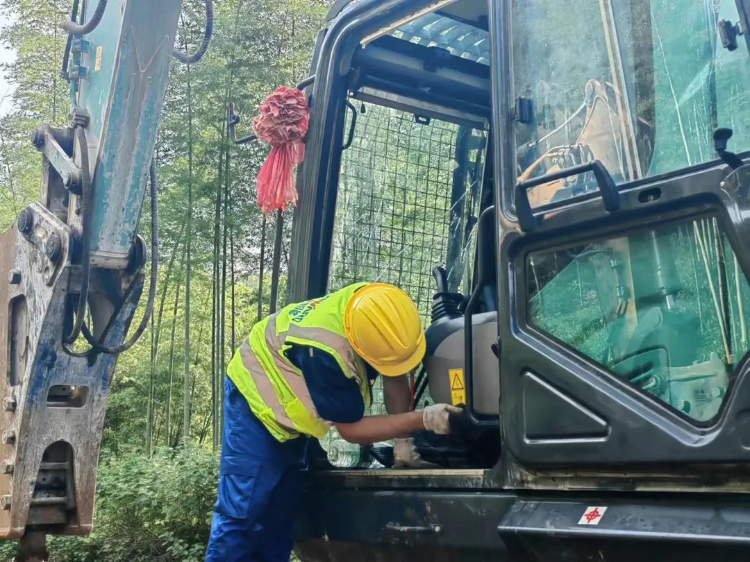 品质开云官方注册-开云(中国)
，用心服务！开云官方注册-开云(中国)
智能挖掘机2023年服务万里行正式出征