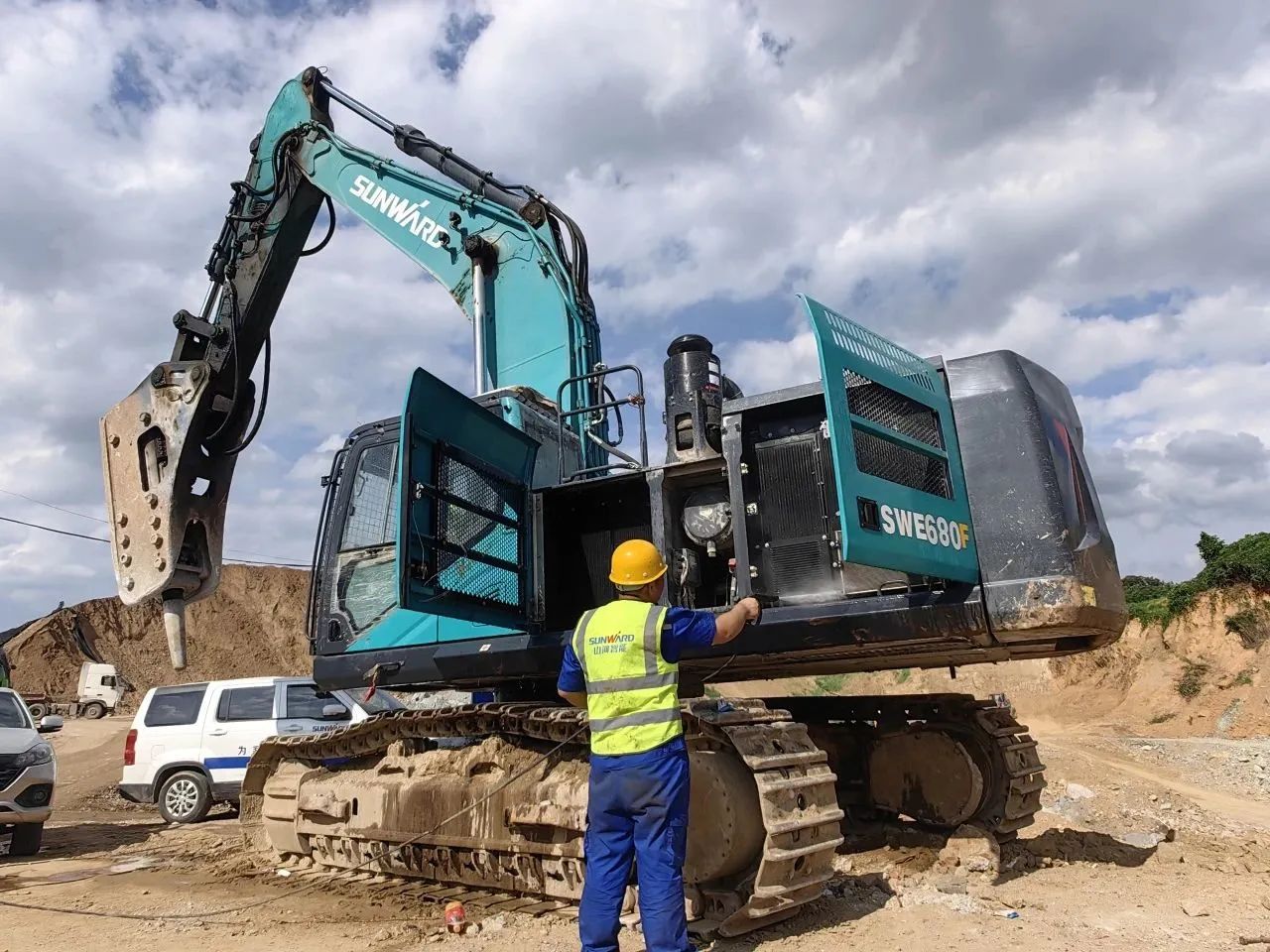 步履不停，服务不止！开云官方注册-开云(中国)
智能挖掘机服务万里行火热进行中