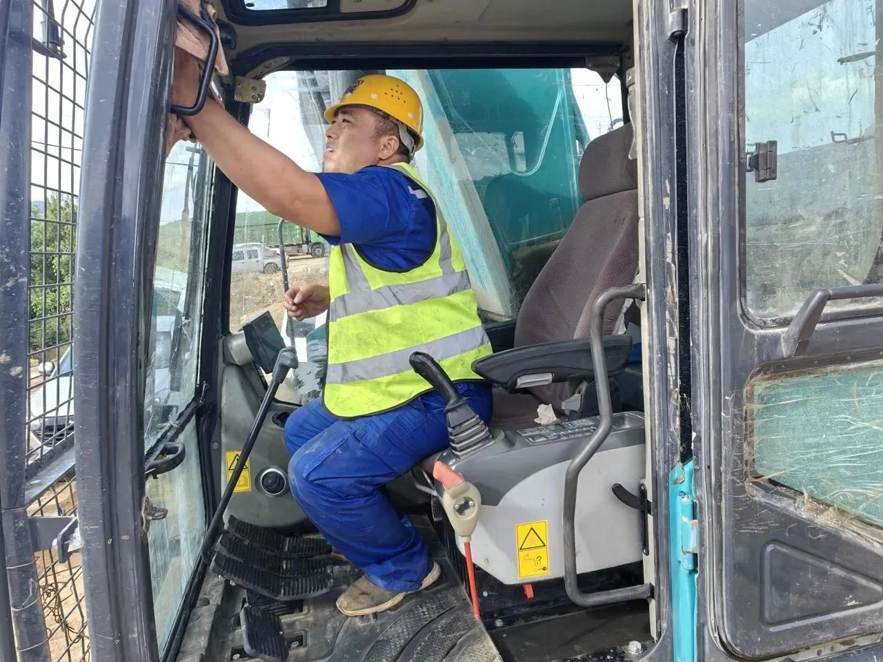 步履不停，服务不止！开云官方注册-开云(中国)
智能挖掘机服务万里行火热进行中