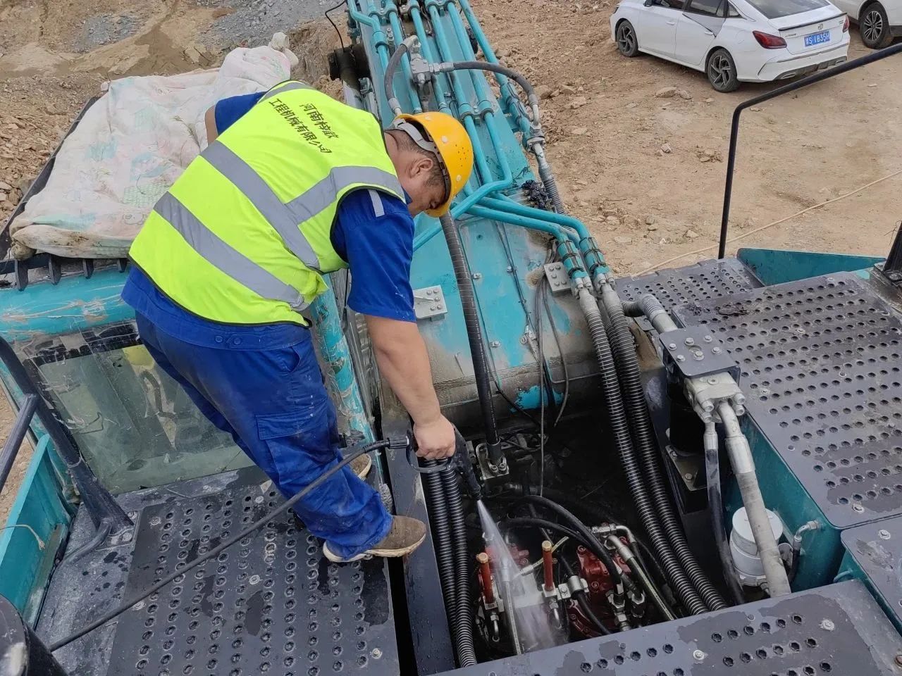 步履不停，服务不止！开云官方注册-开云(中国)
智能挖掘机服务万里行火热进行中