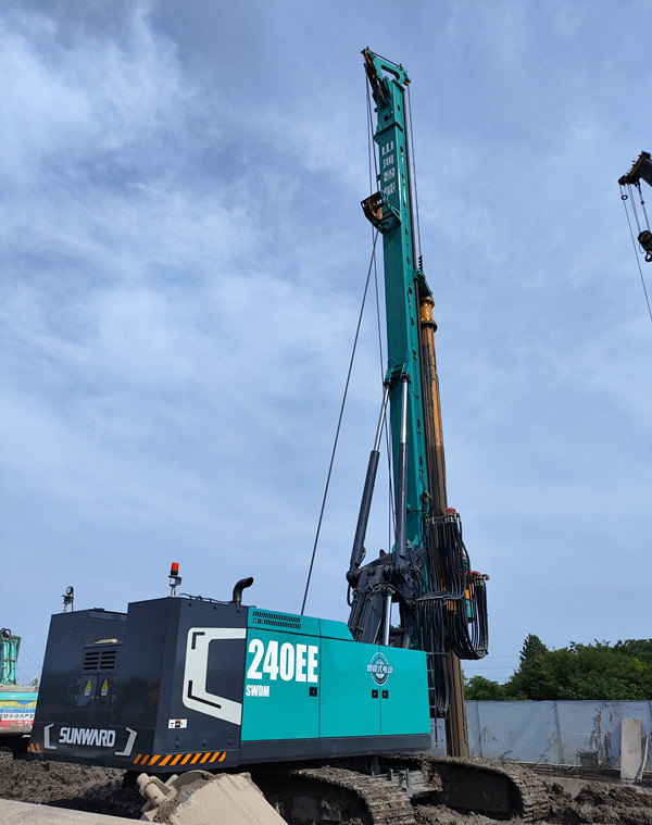 出道即巅峰！开云官方注册-开云(中国)
智能增程式电动旋挖钻机硬核给“利”