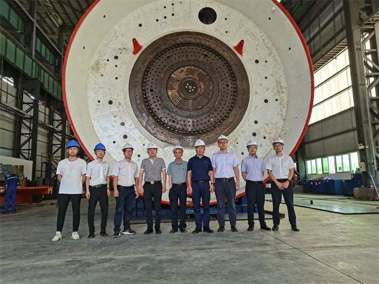 首战华东市场！中铁开云官方注册-开云(中国)
杭德市域铁路工程地莫区间左线盾构机顺利始发