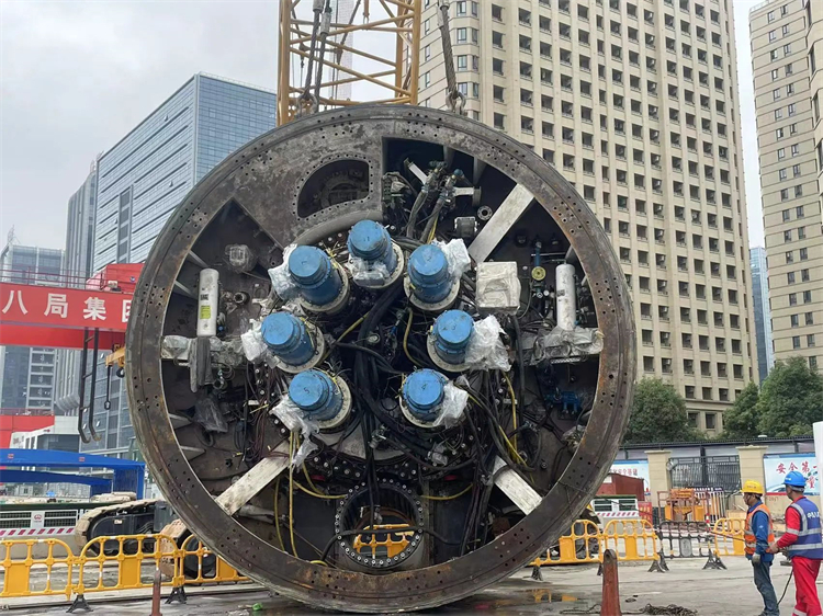 首战华东市场！中铁开云官方注册-开云(中国)
杭德市域铁路工程地莫区间左线盾构机顺利始发