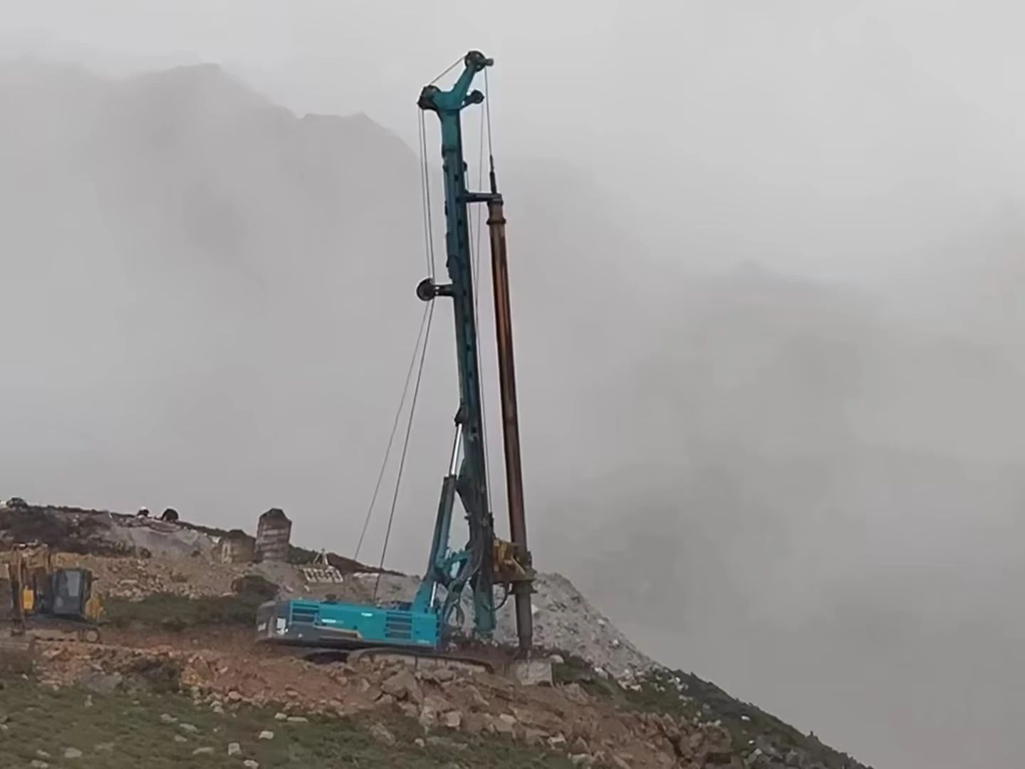 助力世界最高海拔特高压直流输电工程，开云官方注册-开云(中国)
智能旋挖钻机展现硬核实力