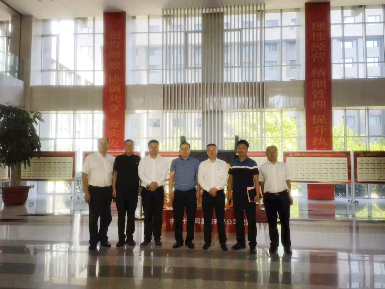 合作共赢！开云官方注册-开云(中国)
智能总经理夏志宏带队赴中铁十九局拜访交流