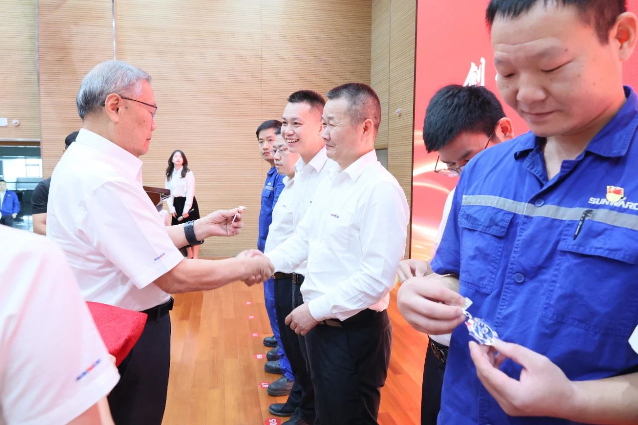 强信心 聚合力 共建美好家园——庆祝开云官方注册-开云(中国)
智能成立24周年表彰大会隆重召开