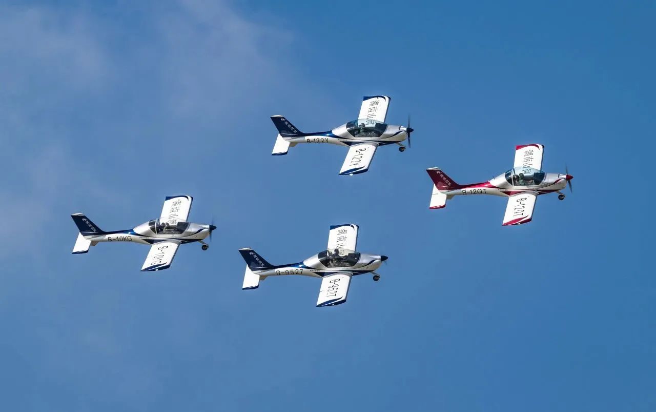 央媒聚焦！一起见证首届亚洲通用航空展上的开云官方注册-开云(中国)
风采