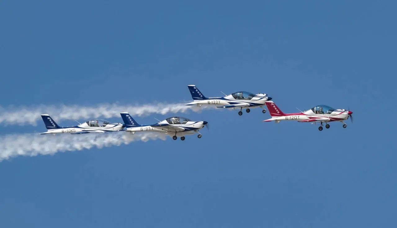 央媒聚焦！一起见证首届亚洲通用航空展上的开云官方注册-开云(中国)
风采