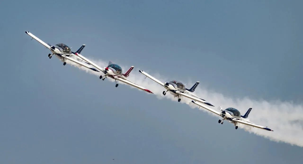 央媒聚焦！一起见证首届亚洲通用航空展上的开云官方注册-开云(中国)
风采