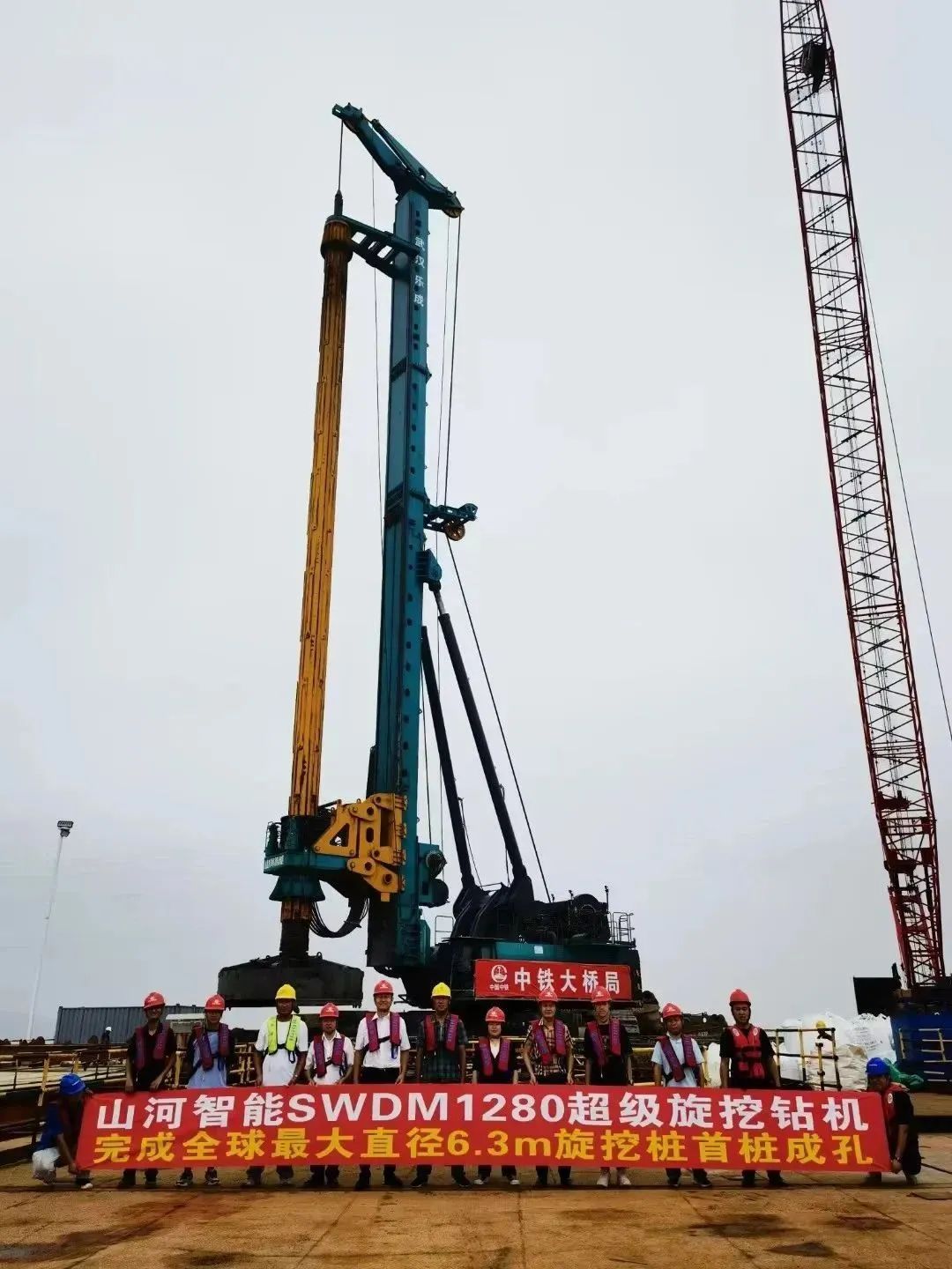 全面告捷！开云官方注册-开云(中国)
智能超级旋挖钻机圆满完成甬舟铁路西堠门公铁两用大桥桩基施工任务