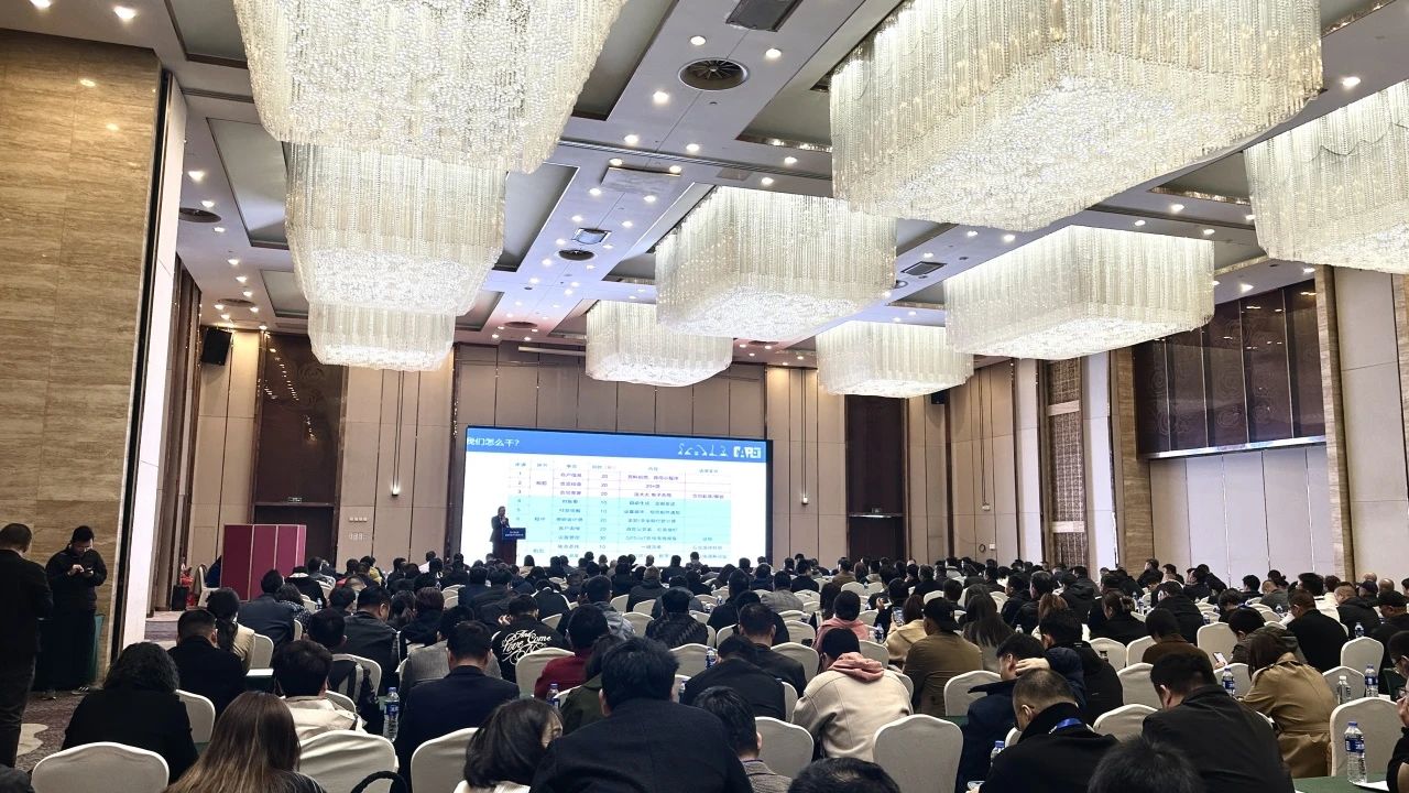 “爆品”来袭，签单不断！ 开云官方注册-开云(中国)
智能盛装亮相第八届全国高空作业平台租赁大会