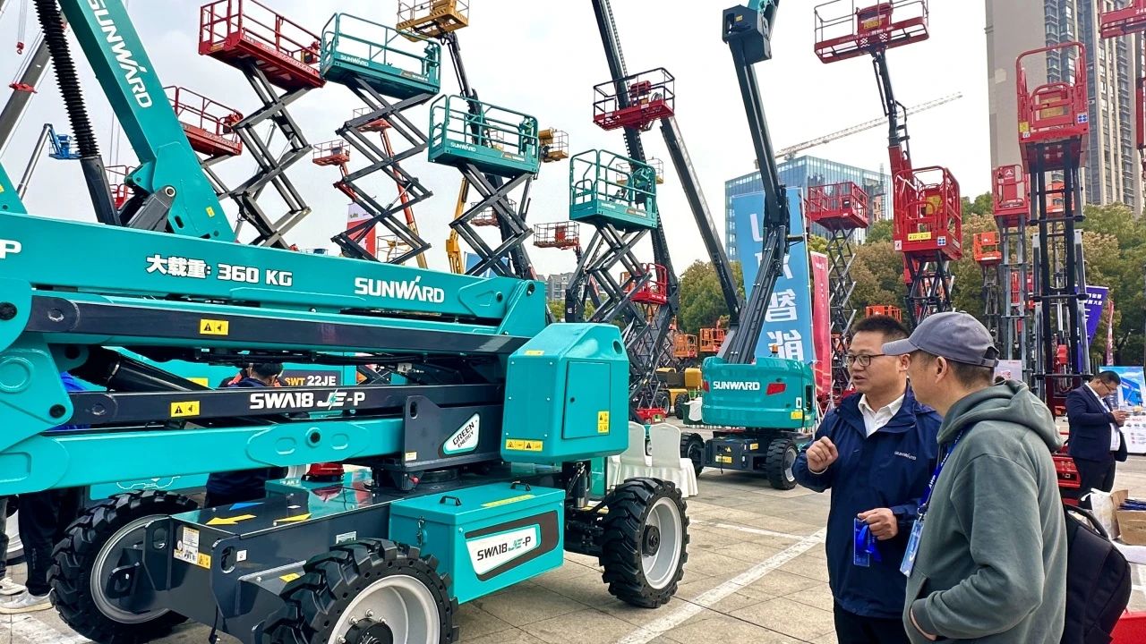 “爆品”来袭，签单不断！ 开云官方注册-开云(中国)
智能盛装亮相第八届全国高空作业平台租赁大会