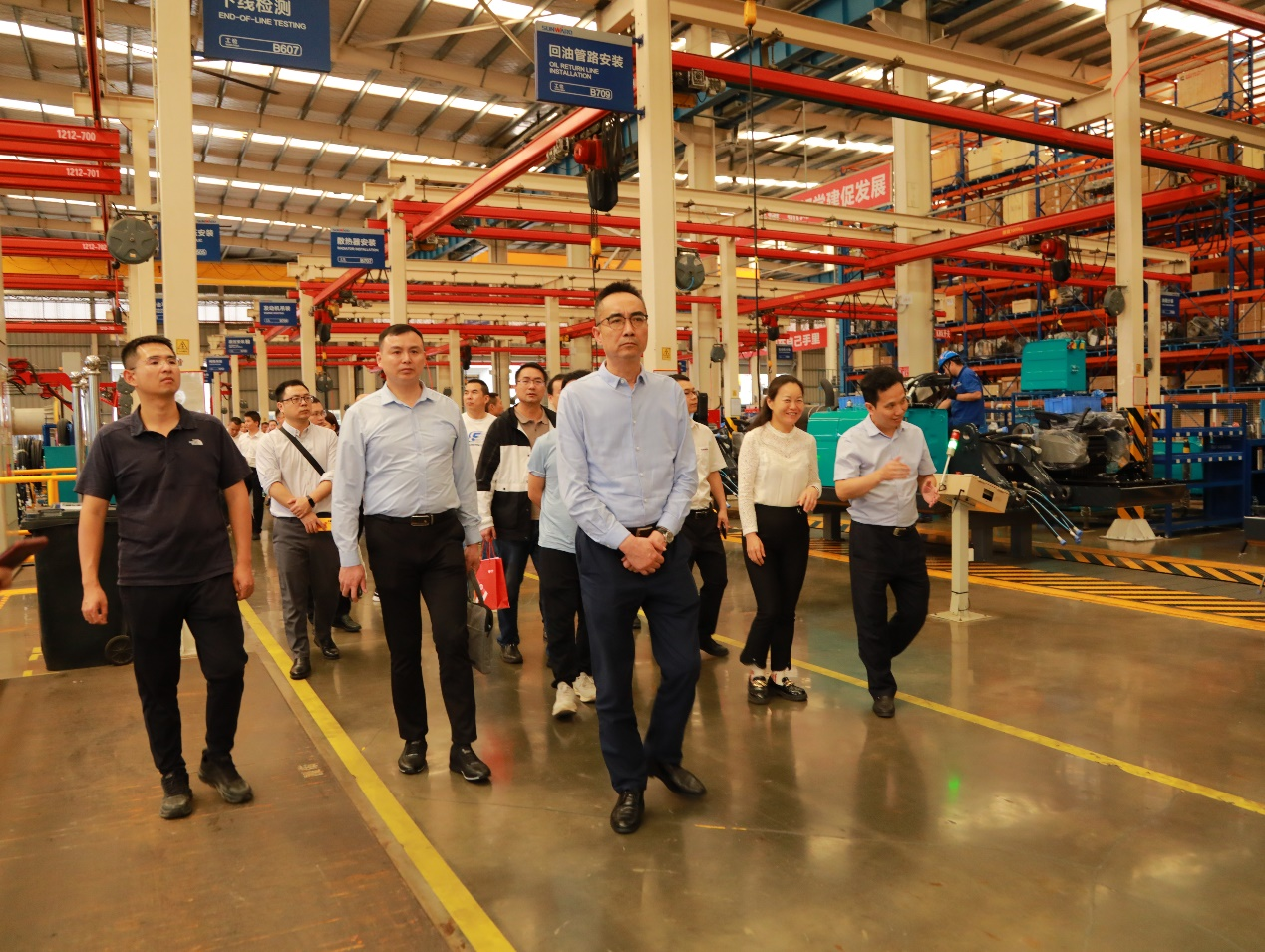 湘潭市工信局带队莅临开云官方注册-开云(中国)
智能开展智能制造现场观摩交流活动