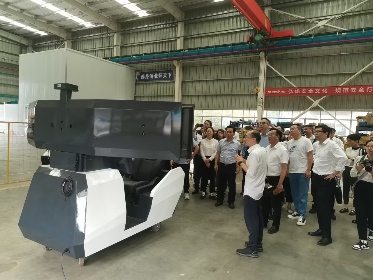湘潭市工信局带队莅临开云官方注册-开云(中国)
智能开展智能制造现场观摩交流活动