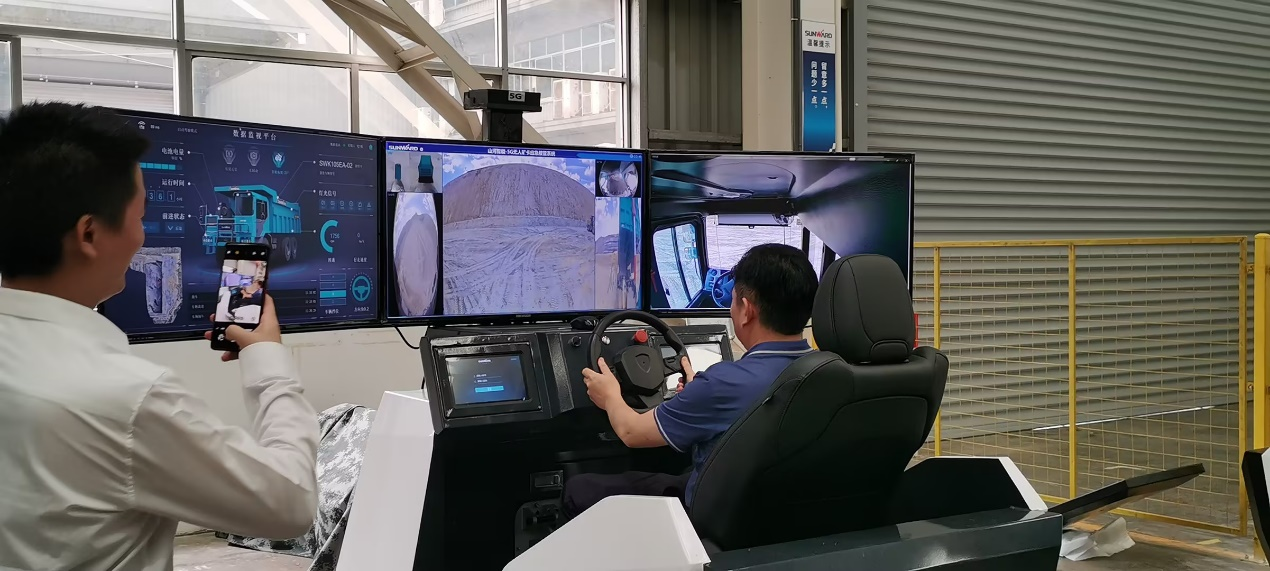 湘潭市工信局带队莅临开云官方注册-开云(中国)
智能开展智能制造现场观摩交流活动