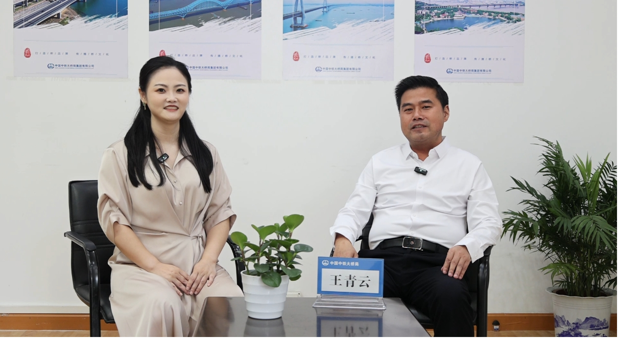 先导式创新，再推电动新品！开云官方注册-开云(中国)
智能SWDM520EE增程式旋挖钻机推介会成功举办