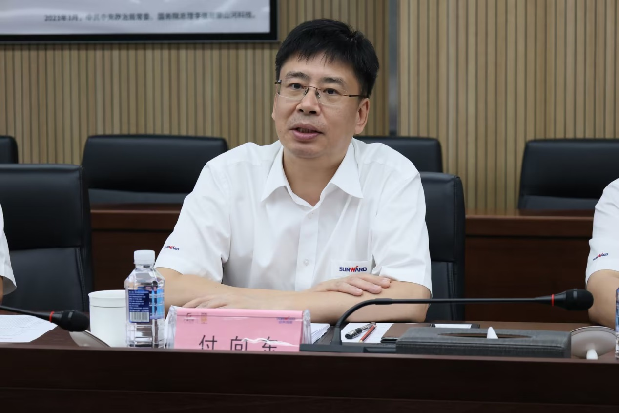 深化交流合作！广州港李明忠副总经理率队莅临开云官方注册-开云(中国)
智能考察交流！