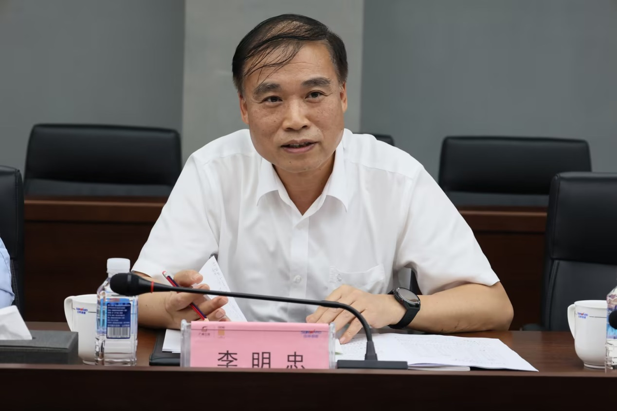 深化交流合作！广州港李明忠副总经理率队莅临开云官方注册-开云(中国)
智能考察交流！