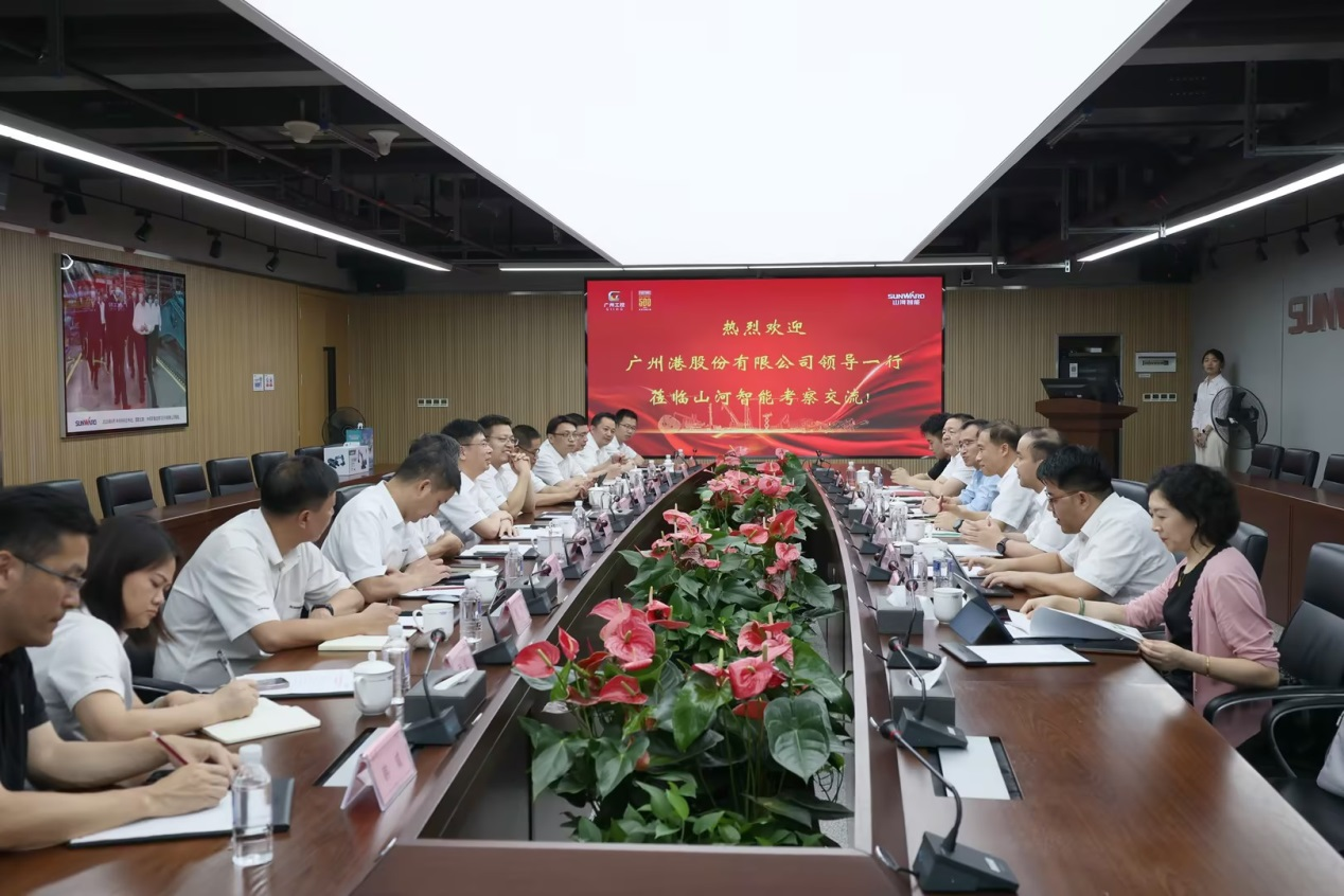 深化交流合作！广州港李明忠副总经理率队莅临开云官方注册-开云(中国)
智能考察交流！
