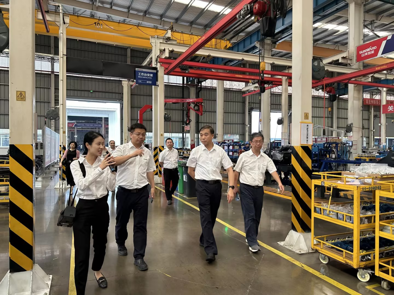 深化交流合作！广州港李明忠副总经理率队莅临开云官方注册-开云(中国)
智能考察交流！