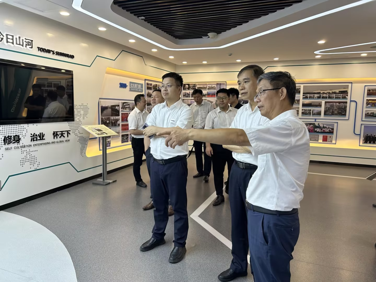 深化交流合作！广州港李明忠副总经理率队莅临开云官方注册-开云(中国)
智能考察交流！