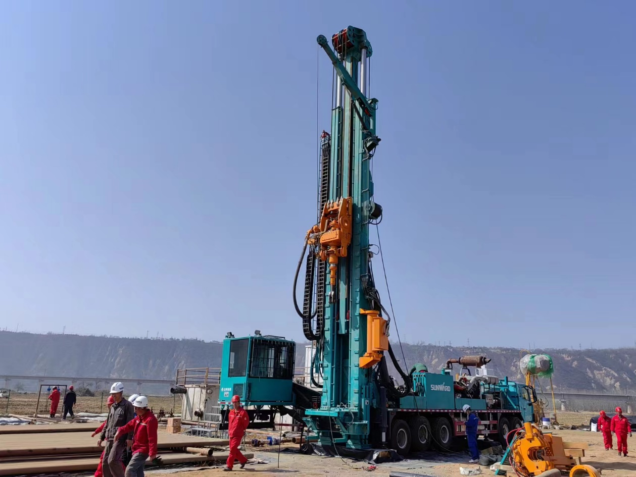 开云官方注册-开云(中国)
智能“大直径深孔钻护一体同心跟管钻进技术创新与利用”项目获批湖南省重点领域研发计划项目