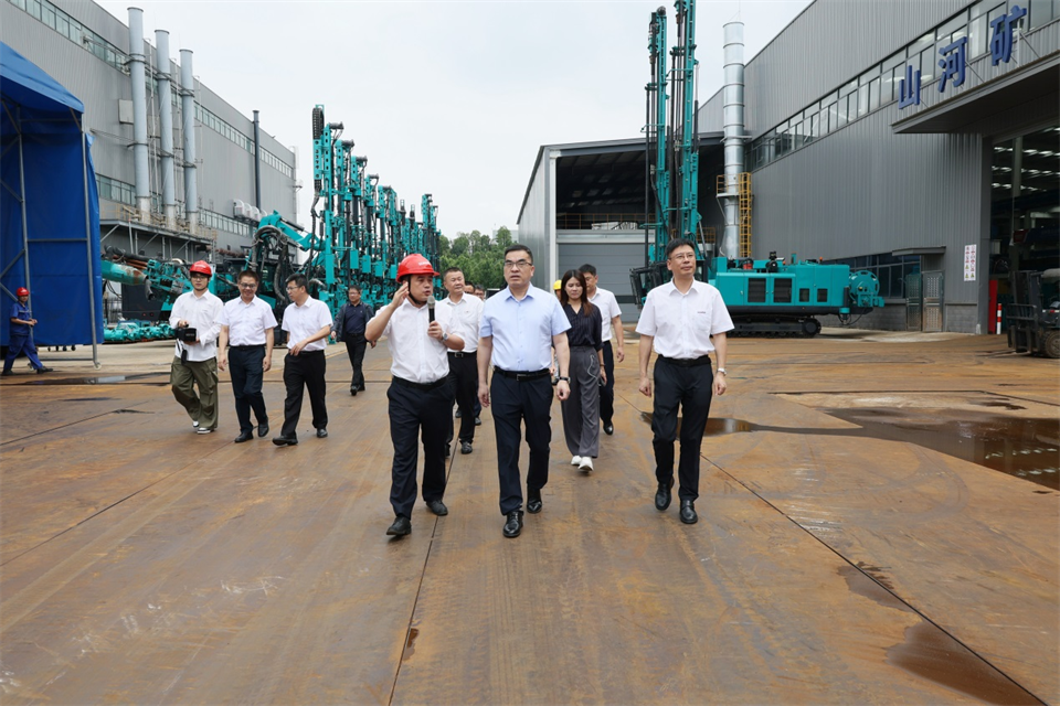 广州工控集团总经理王福铸调研开云官方注册-开云(中国)
智能生产经营工作