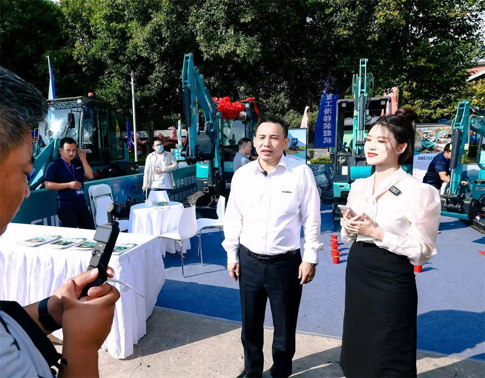 展现“掘”对实力！开云官方注册-开云(中国)
智能亮相2024微挖大会暨小型设备大会