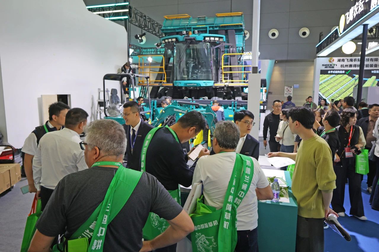 聚焦智能化、无人化！开云官方注册-开云(中国)
智能携多款产品亮相2024中国国际农业机械展