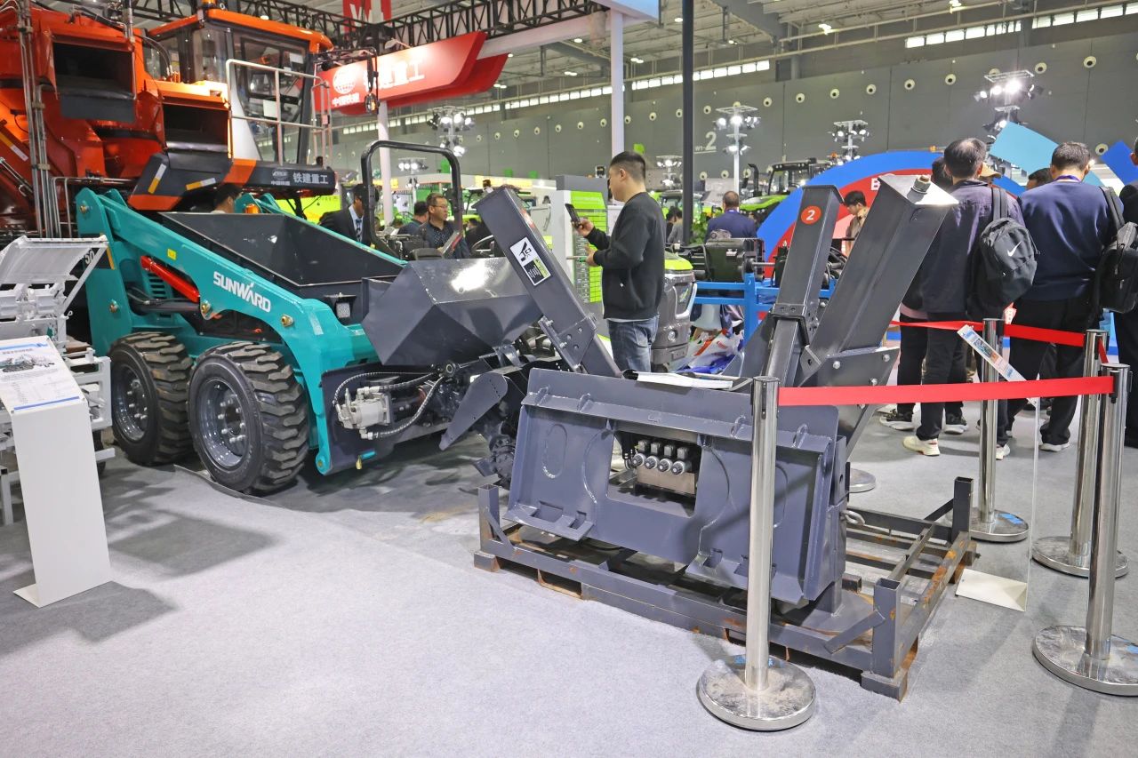 聚焦智能化、无人化！开云官方注册-开云(中国)
智能携多款产品亮相2024中国国际农业机械展