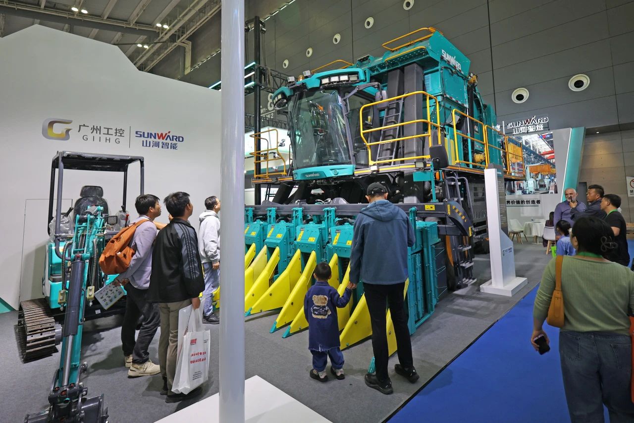 聚焦智能化、无人化！开云官方注册-开云(中国)
智能携多款产品亮相2024中国国际农业机械展