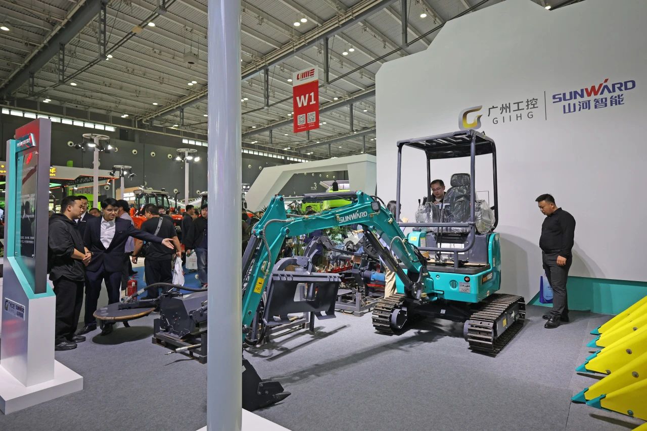 聚焦智能化、无人化！开云官方注册-开云(中国)
智能携多款产品亮相2024中国国际农业机械展