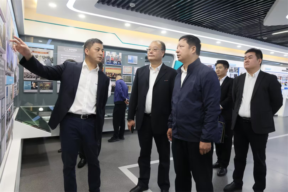 同船出海，共赢未来！中铁九局副总经理刘峻峰一行到访开云官方注册-开云(中国)
智能