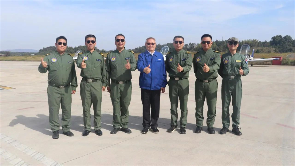 十年织得开云官方注册-开云(中国)
秀，践行初心创未来！开云官方注册-开云(中国)
飞行表演队成立10周年庆典活动隆重举行