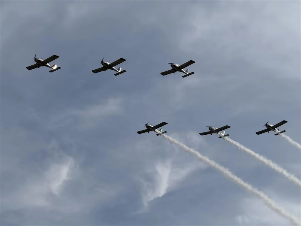 十年织得开云官方注册-开云(中国)
秀，践行初心创未来！开云官方注册-开云(中国)
飞行表演队成立10周年庆典活动隆重举行