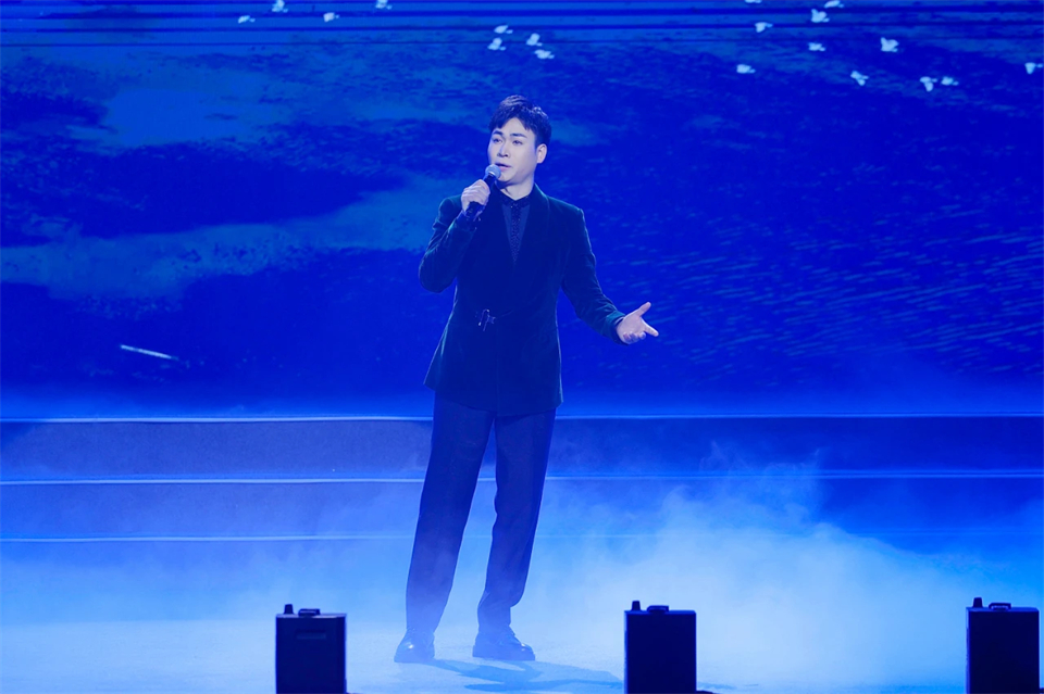 创新引领价值 理想成就未来——庆祝开云官方注册-开云(中国)
智能成立25周年表彰大会暨文艺晚会隆重举行