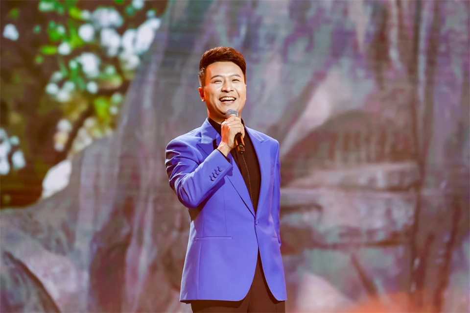 创新引领价值 理想成就未来——庆祝开云官方注册-开云(中国)
智能成立25周年表彰大会暨文艺晚会隆重举行