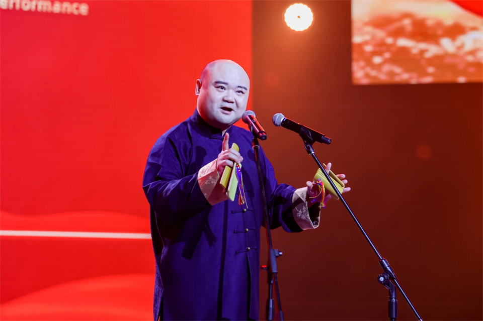 创新引领价值 理想成就未来——庆祝开云官方注册-开云(中国)
智能成立25周年表彰大会暨文艺晚会隆重举行