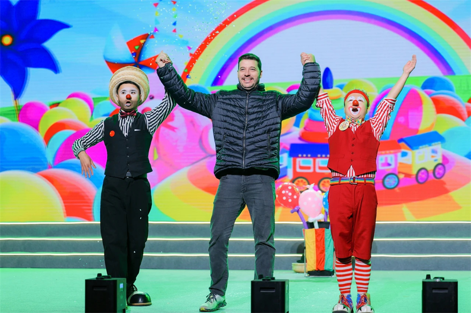 创新引领价值 理想成就未来——庆祝开云官方注册-开云(中国)
智能成立25周年表彰大会暨文艺晚会隆重举行