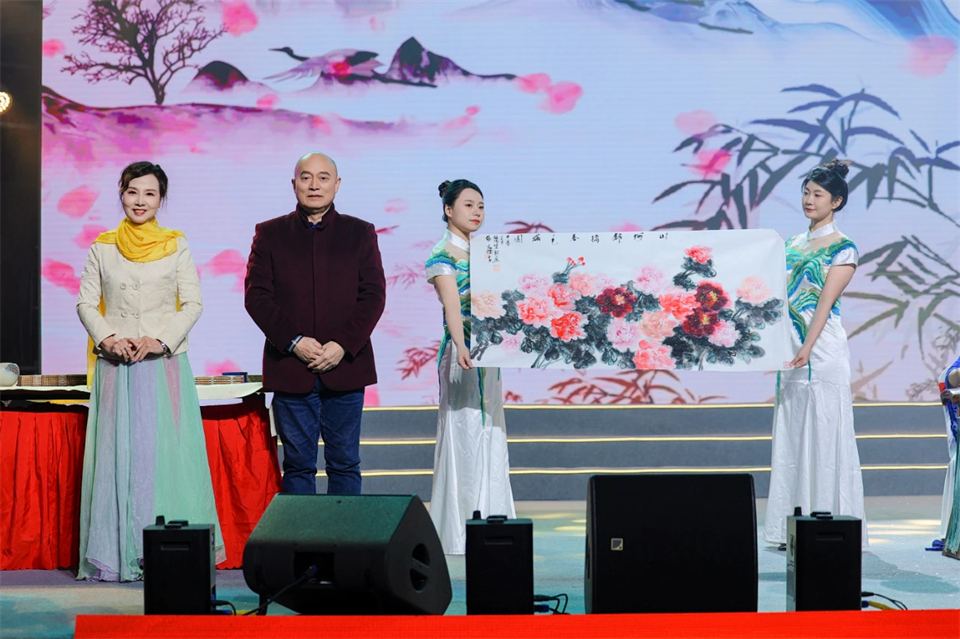 创新引领价值 理想成就未来——庆祝开云官方注册-开云(中国)
智能成立25周年表彰大会暨文艺晚会隆重举行