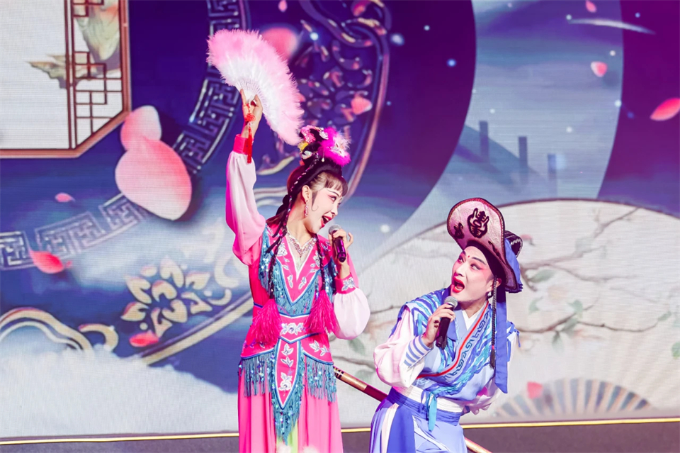 创新引领价值 理想成就未来——庆祝开云官方注册-开云(中国)
智能成立25周年表彰大会暨文艺晚会隆重举行