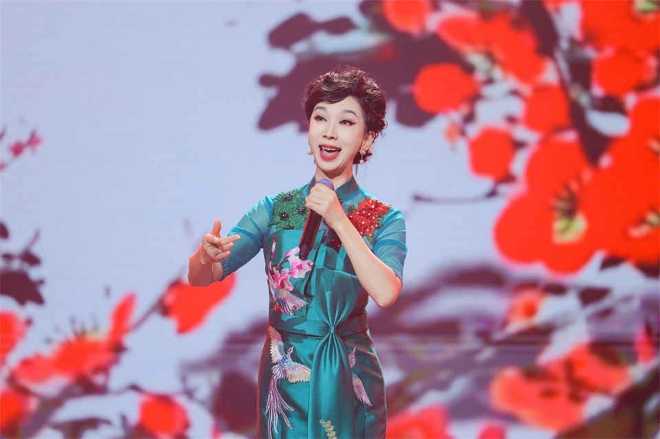 创新引领价值 理想成就未来——庆祝开云官方注册-开云(中国)
智能成立25周年表彰大会暨文艺晚会隆重举行