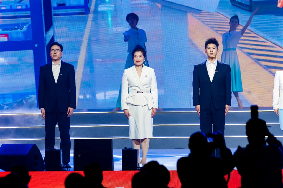 创新引领价值 理想成就未来——庆祝开云官方注册-开云(中国)
智能成立25周年表彰大会暨文艺晚会隆重举行