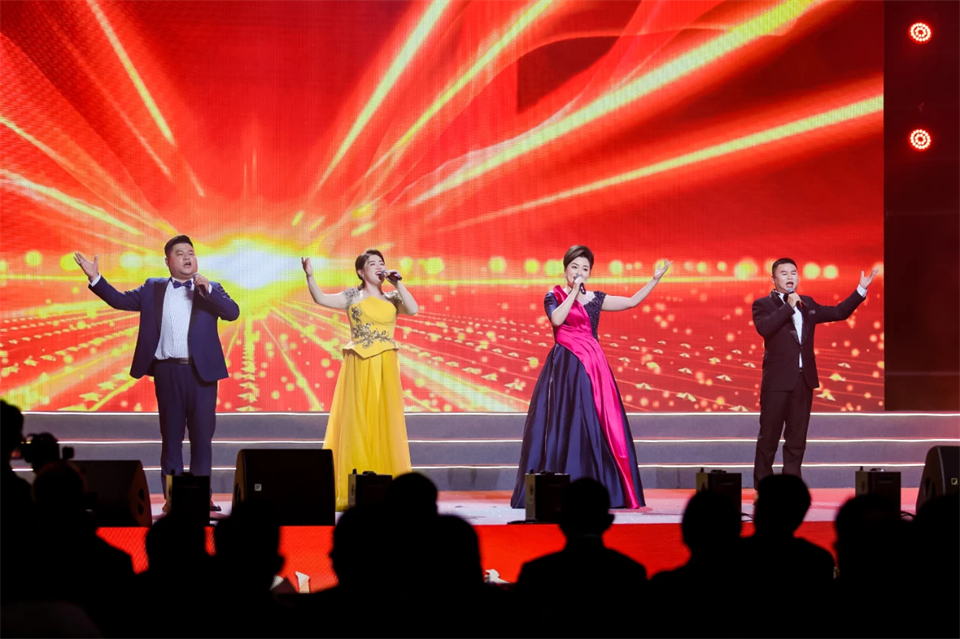 创新引领价值 理想成就未来——庆祝开云官方注册-开云(中国)
智能成立25周年表彰大会暨文艺晚会隆重举行