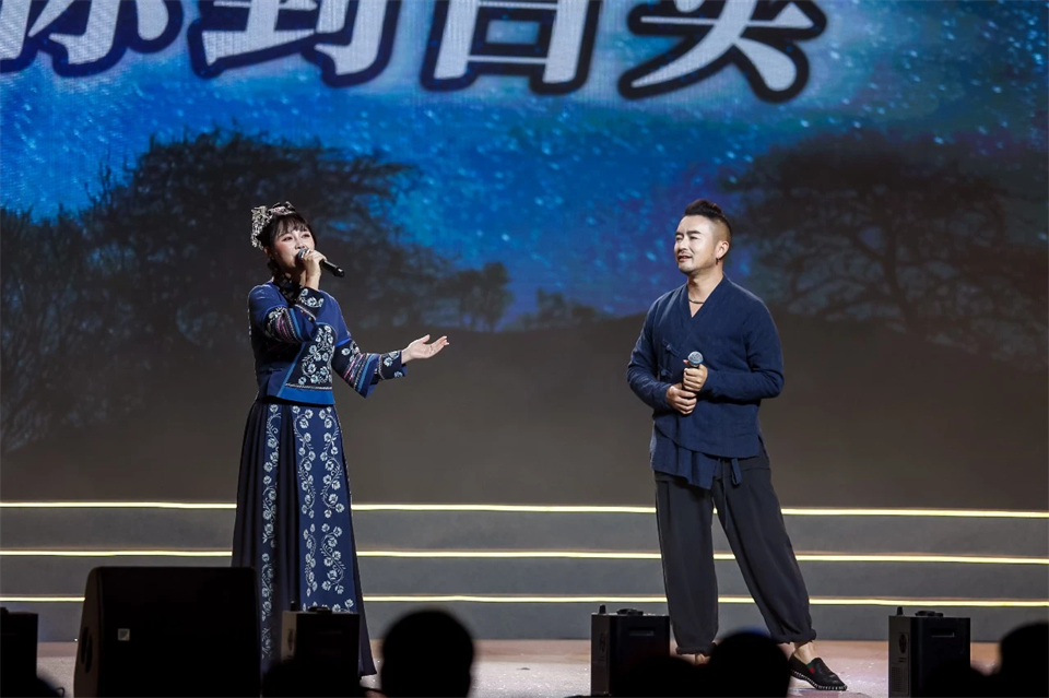 创新引领价值 理想成就未来——庆祝开云官方注册-开云(中国)
智能成立25周年表彰大会暨文艺晚会隆重举行